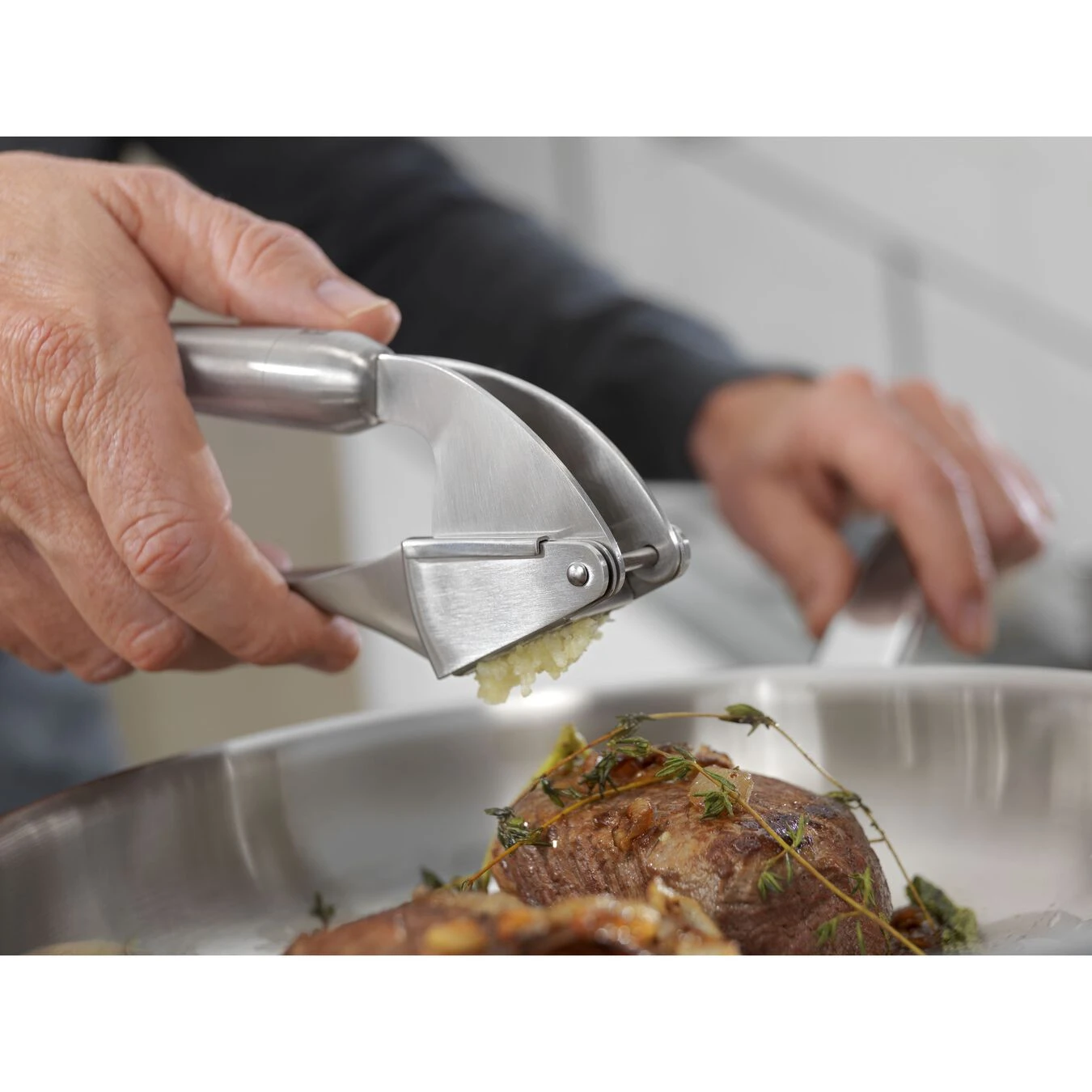 Zwilling Knoblauchpresse, 20 Cm, 18/10 Edelstahl – Bild 3